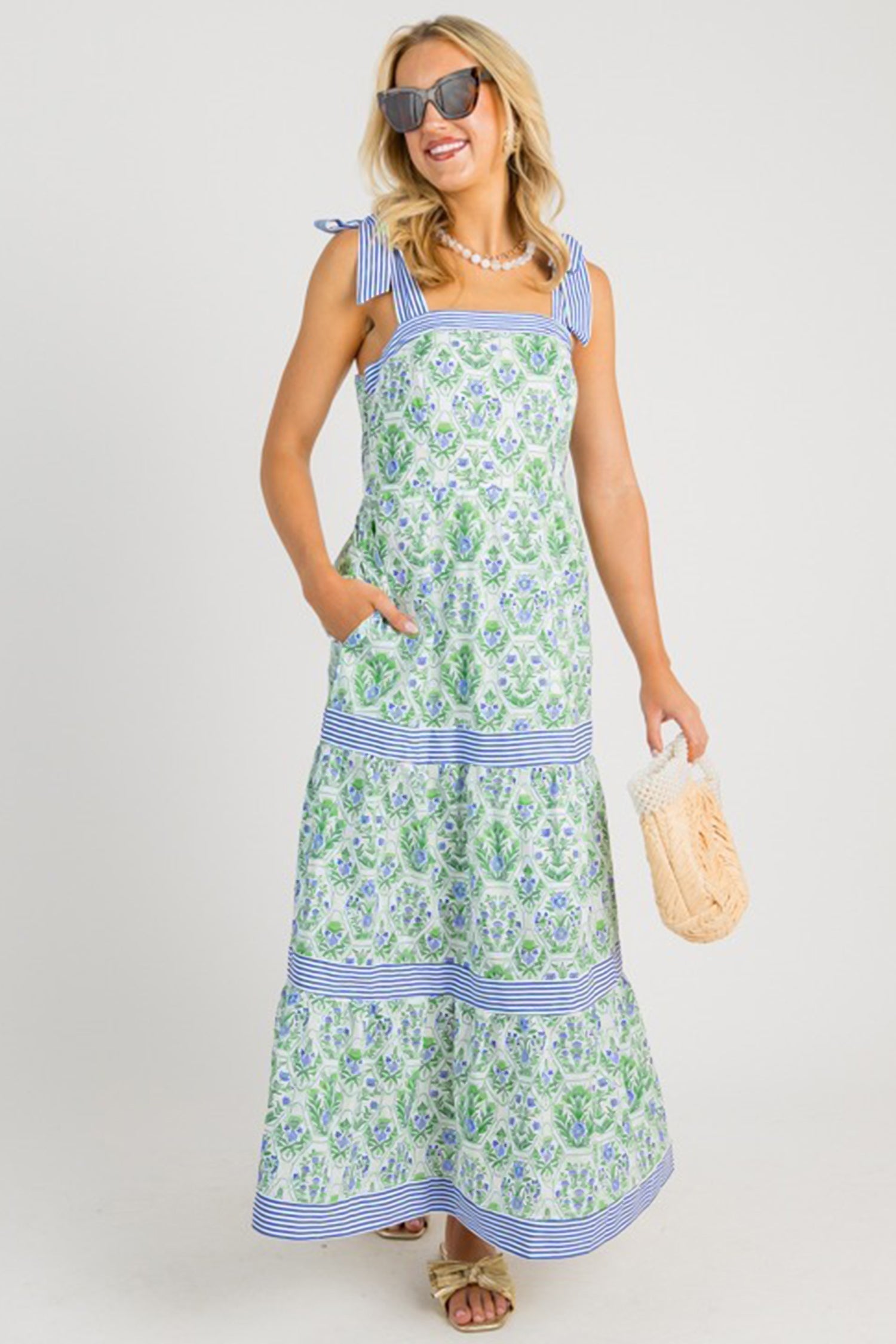 WOMEN'S APPAREL